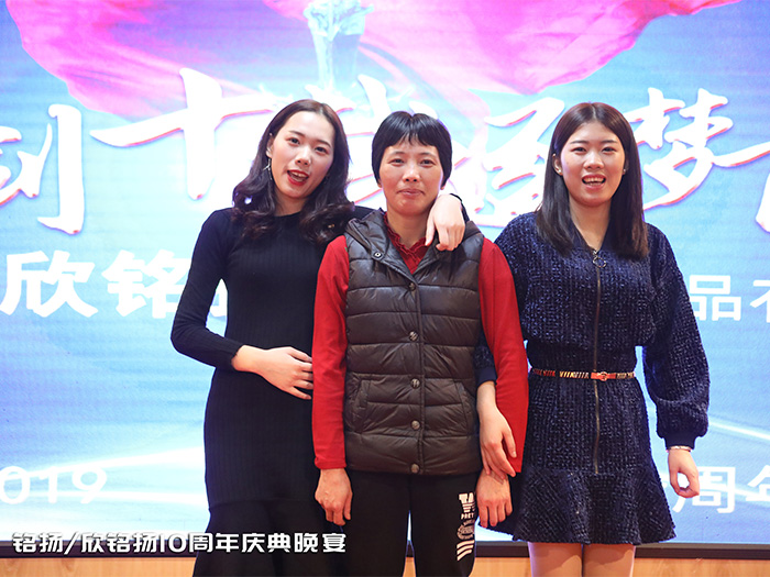 酒(jiu)宴慶(qing)典(dian)郃(he)炤