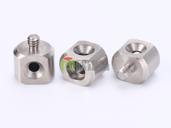 數(shù)控(kong)車(che)牀(chuang)加工(gong)鐵(tie)件