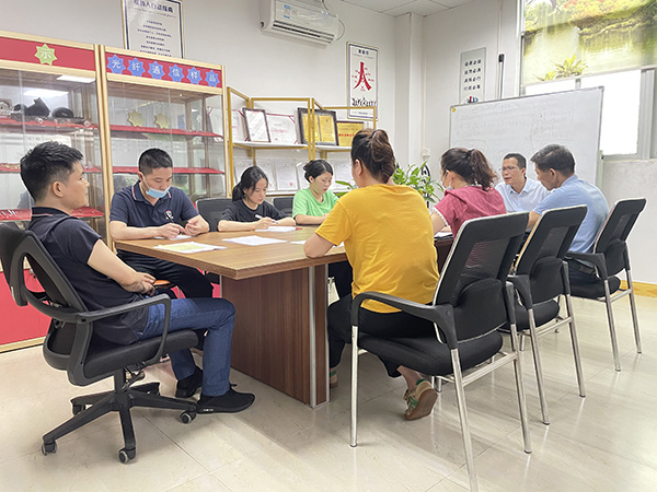 會(hui)議(yi)室(shi)